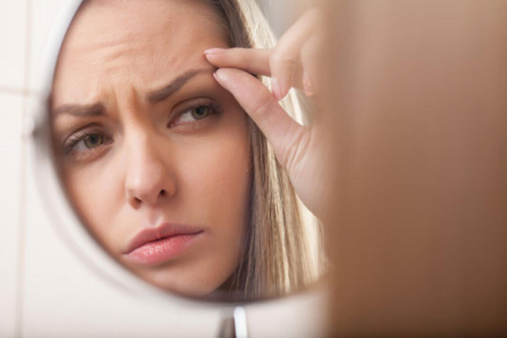 KNOW THE MAIN CAUSES OF EYEBROW DROP