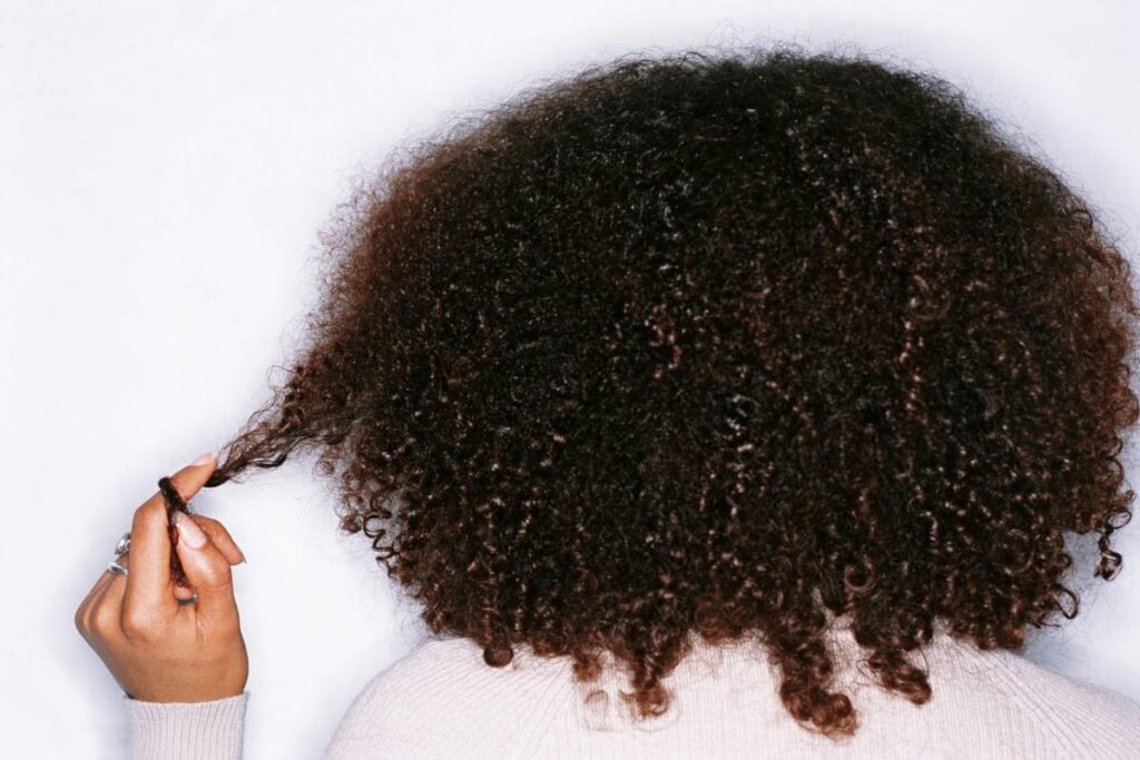 Greffe de cheveux afro et processus